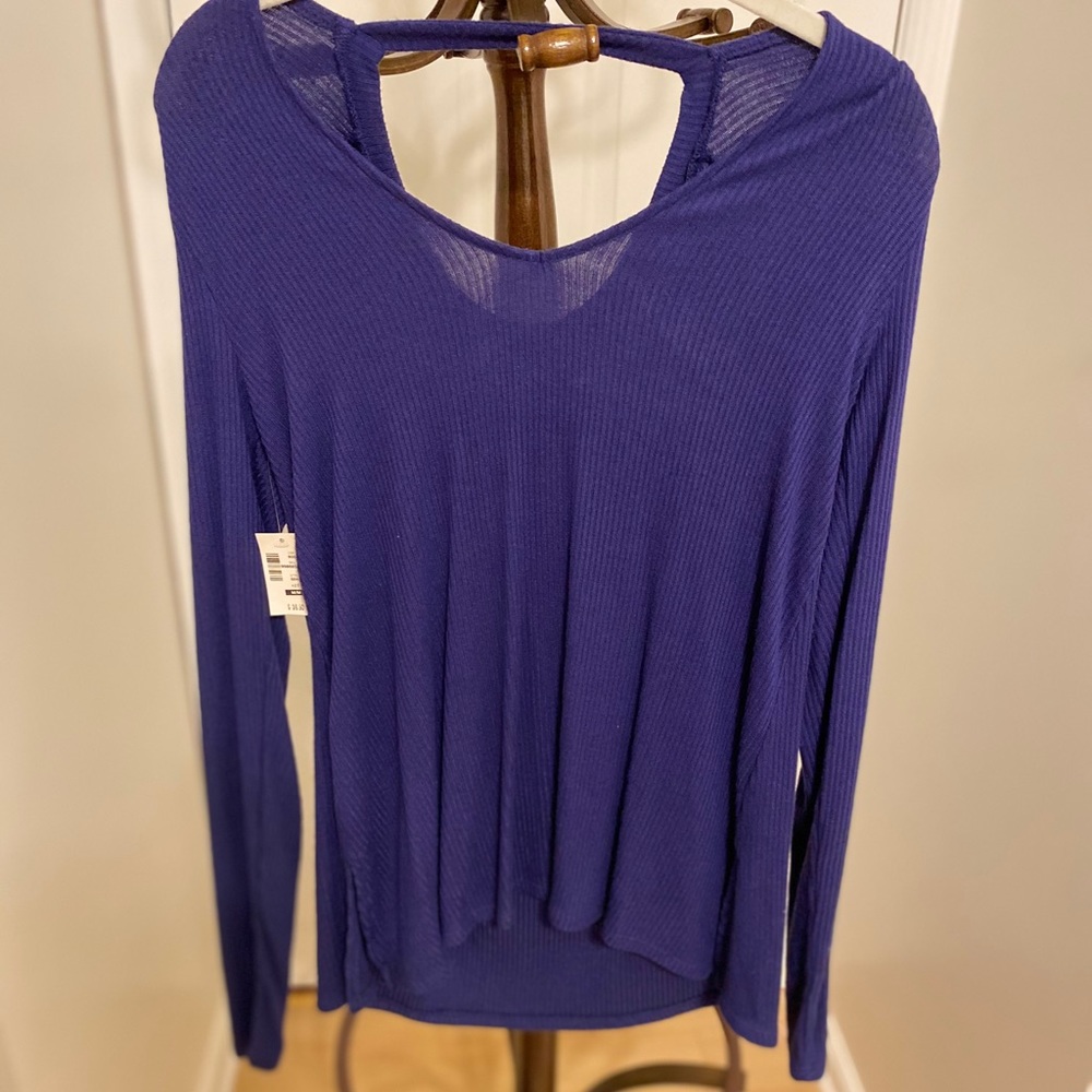 Aeropostale long sleeve shirt/open in the back